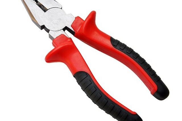Durable hardware pliers with ergonomic handle