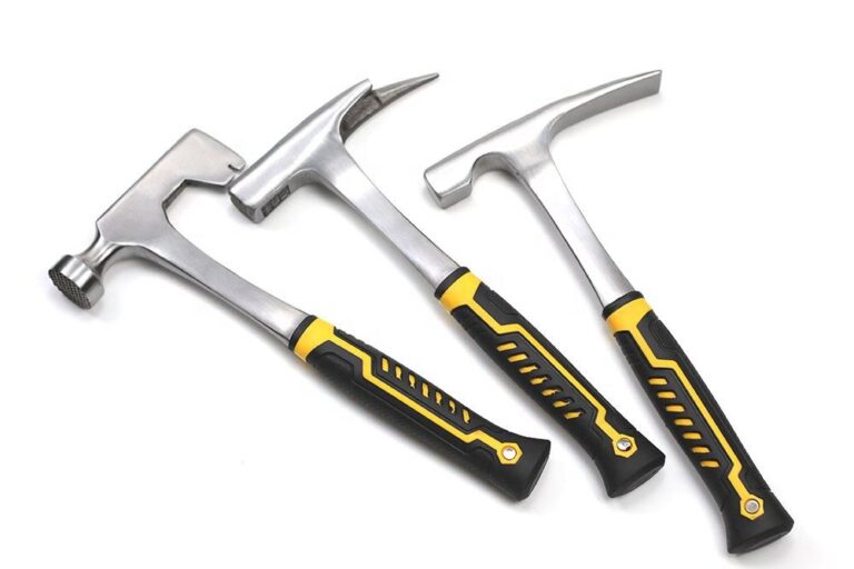 Shock-absorbing grip hammer with ergonomic handle