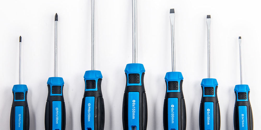 Portable Screwdriver Set – Durable Multifunction Kit (1) Portable screwdriver set with ergonomic design for professional use