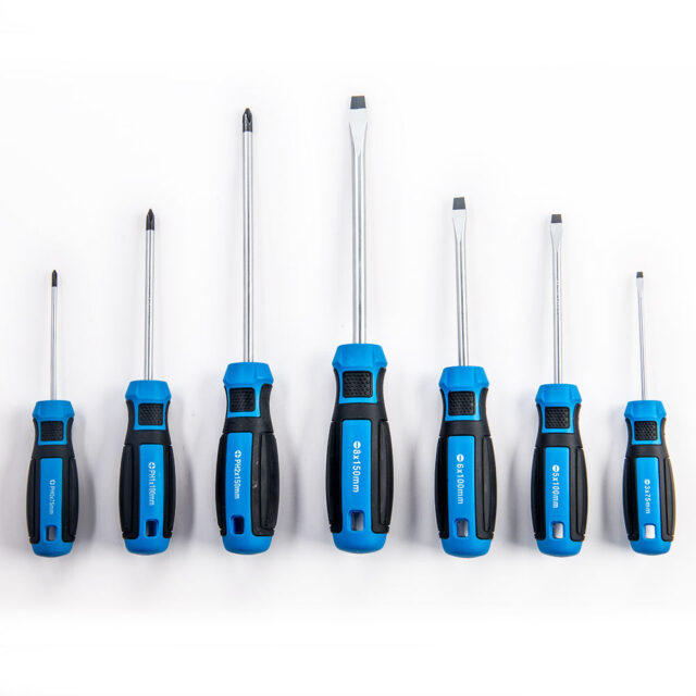 Portable Screwdriver Set – Durable Multifunction Kit (1) Portable screwdriver set with ergonomic design for professional use