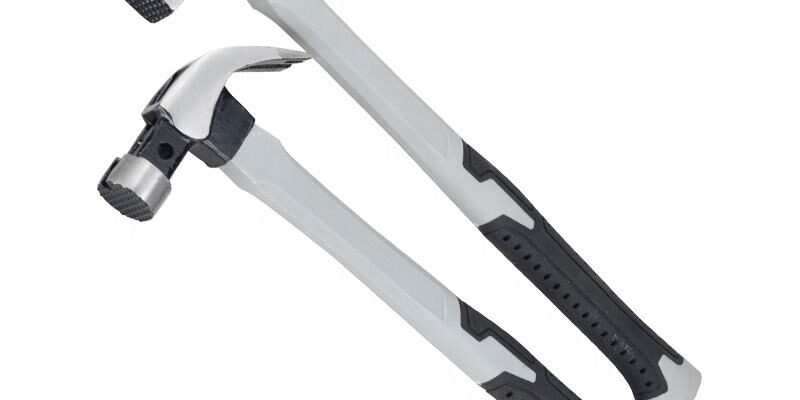 Durable multi-purpose claw hammer with anti-rust finish (8) Rust resistant claw hammer for carpentry and construction use