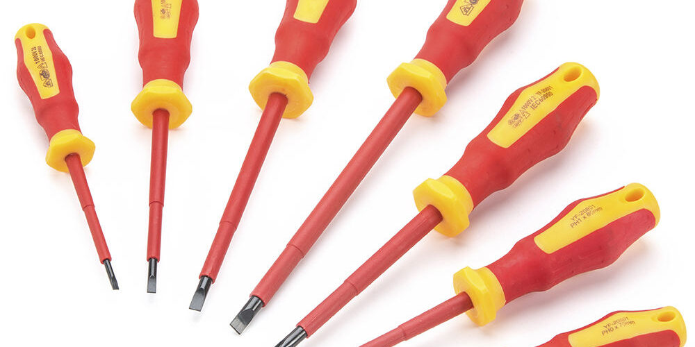 Professional insulated screwdrivers with non-conductive handles (4) High quality insulated screwdrivers for electricians